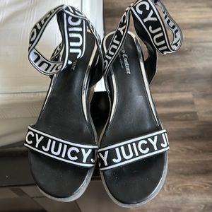 Juicy Couture Lightly used sandals with strap